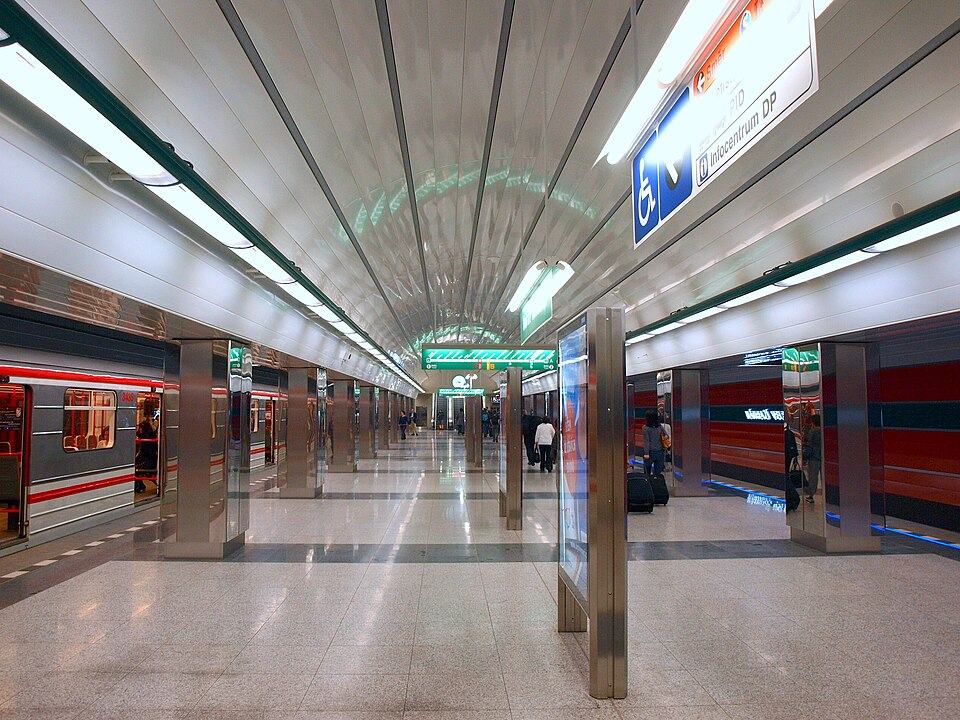 Nádraží Veleslavín station